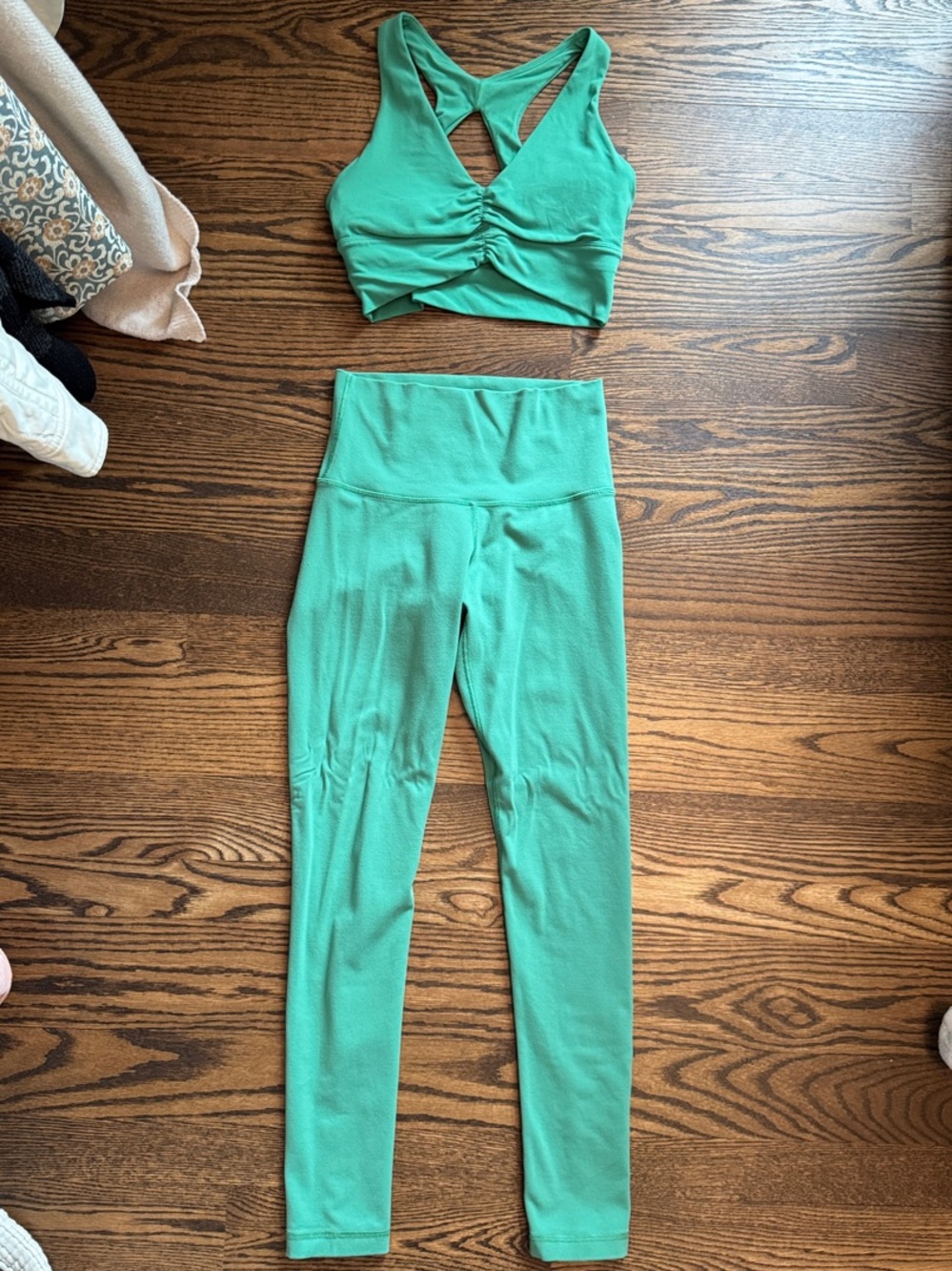 Green aritzia volley sports Bra and High-Waist Leggings Set